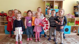 Įstaigos ugdytinių dalyvavimas Kauno menų darželio „Etiudas“ organizuotame tarptautiniame vaikų meno projekte „Vėduoklė mamai 2019“ (2019 m. gegužė)