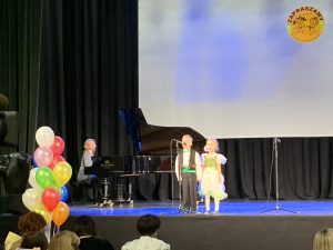 Vilniaus miesto ikimokyklinių ugdymo įstaigų festivalis „Dainuojantis darželis“ dalyvaujant „Ramunėlių“ grupės ugdytiniams (2019 m. kovas)